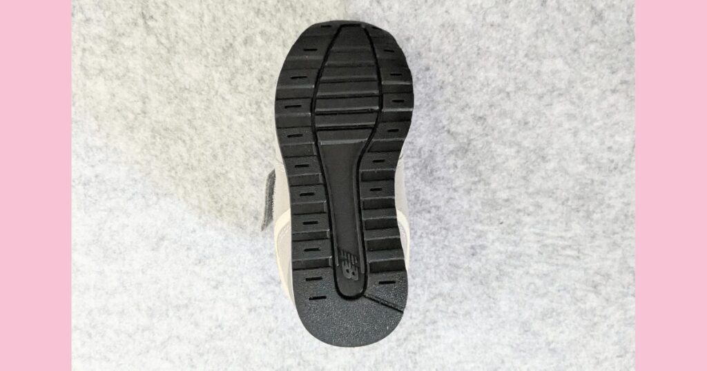 ニューバランスキッズIZ996のアウトソール