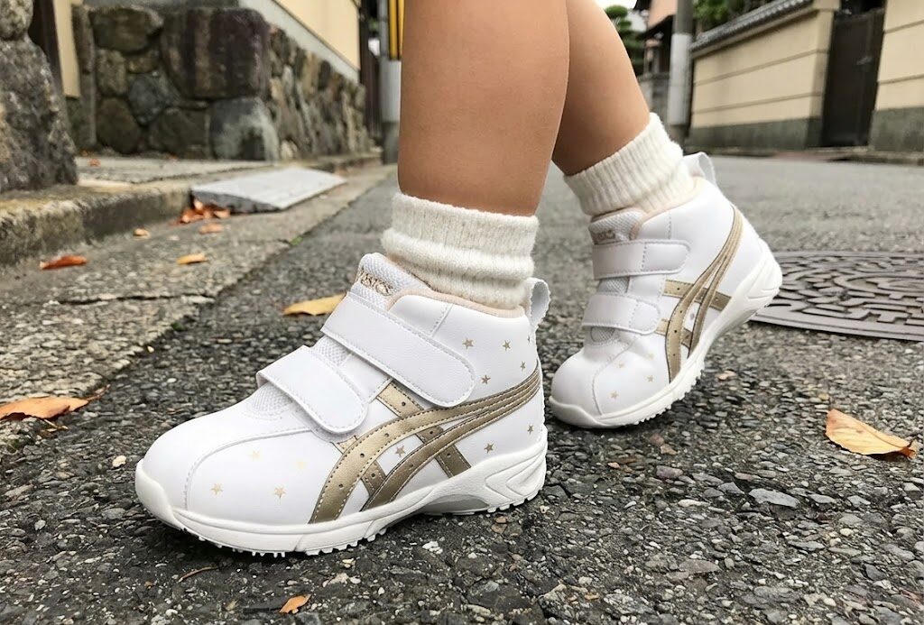 アシックスGDランナーSLを履く子ども