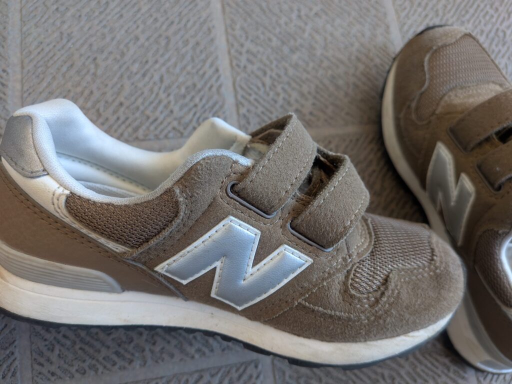 ニューバランスPO313の側面