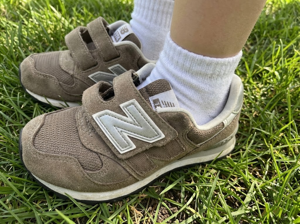 ニューバランス313を履く子ども