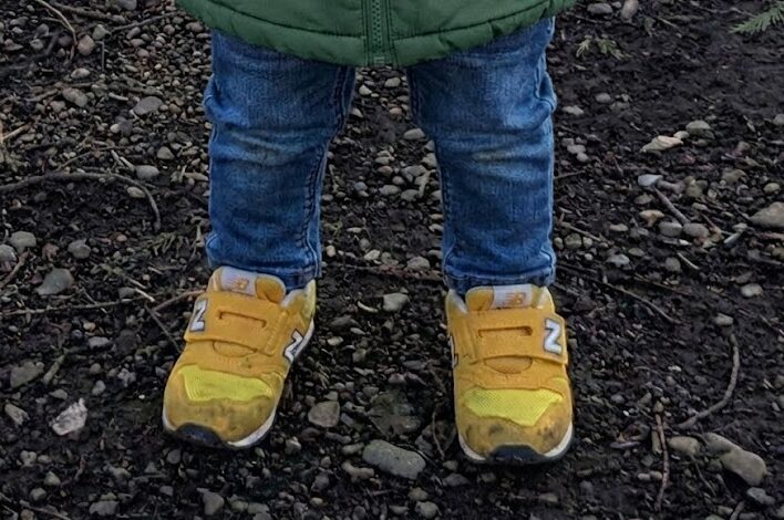 ニューバランス373を履く子ども