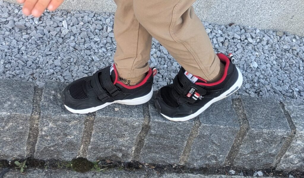 ムーンスターキャロットC2146を履く子ども