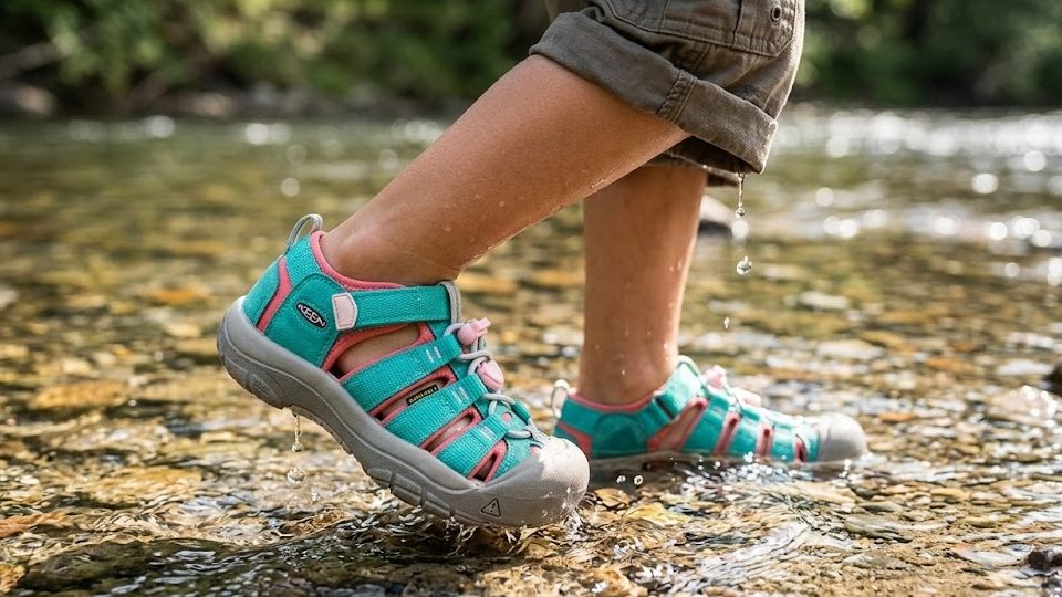 KEEN ニューポート H2を履く子ども